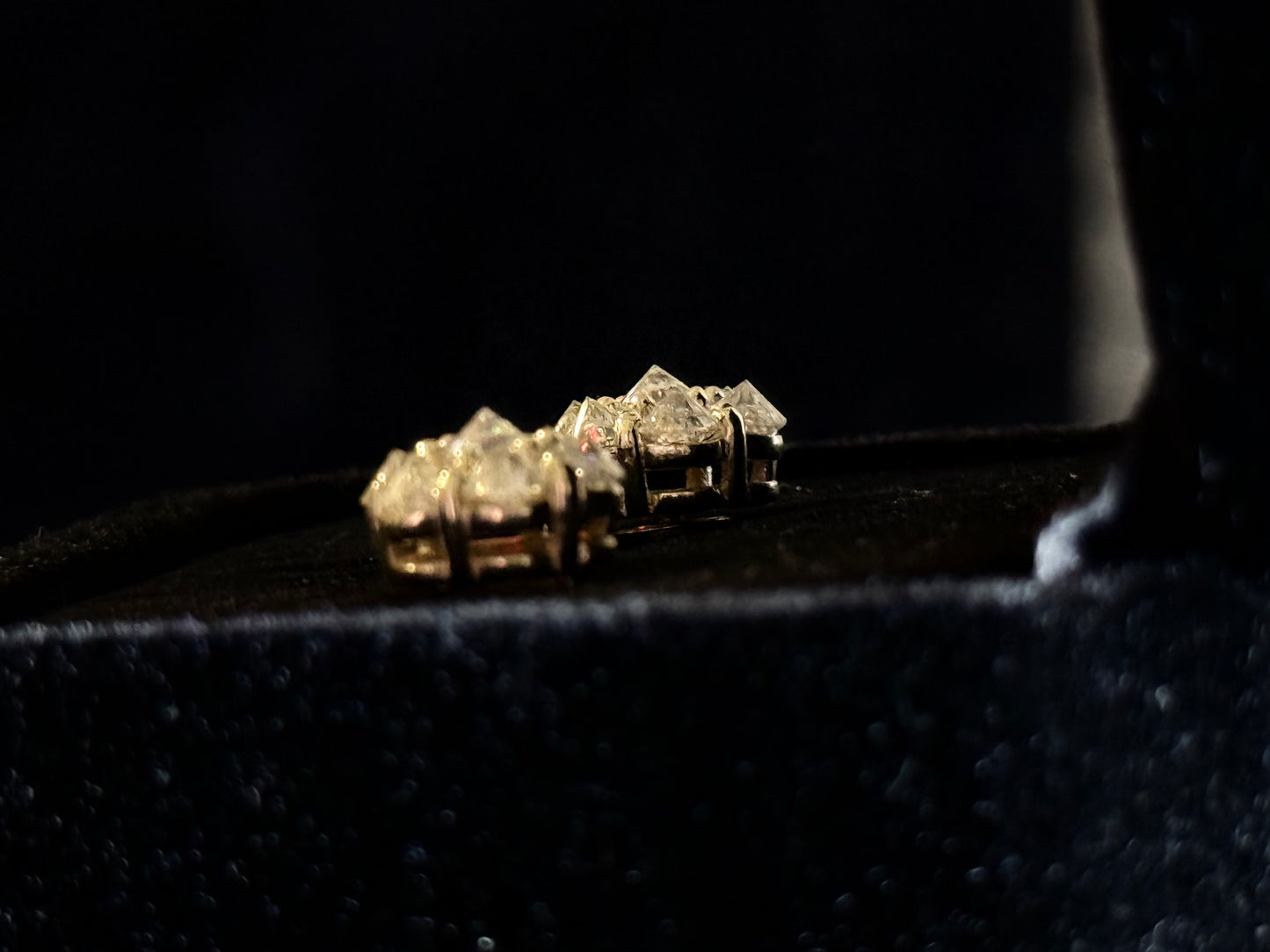Unisex 10KT Yellow Gold Honeycomb Cluster Earrings | Reversed Diamonds fire sale !
